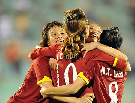 Niềm vui chiến thắng của đội tuyển nữ Việt Nam - ảnh: Quang Thắng