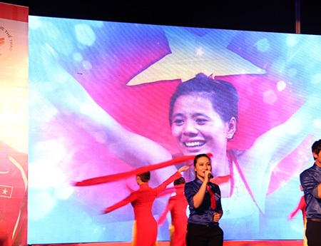 Nguyên Tổng cục trưởng Tổng cục TDTT Lê Bửu (trái) có mặt trong buổi giao lưu