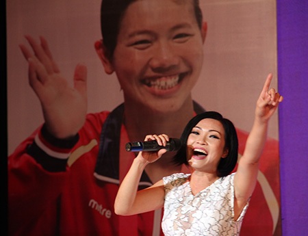 Ca sĩ Phương Thanh và ca khúc Niềm tin chiến thắng mừng Ánh Viên và mừng đoàn thể thao Việt Nam