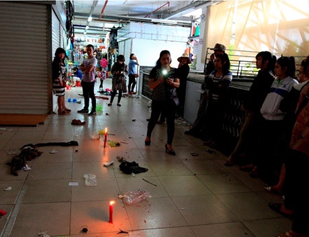 Hàng chục tiểu thương bức xúc bãi thị vì chợ mất vệ sinh