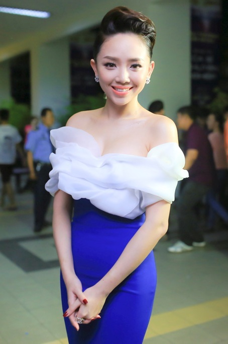 Tóc Tiên xinh đẹp gợi cảm làm giám khảo - 1 Tóc Tiên xuất hiện với hình ảnh xinh đẹp rạng rỡ
