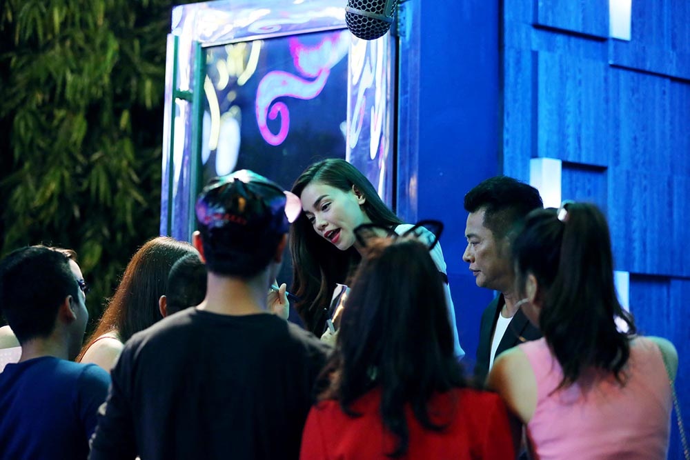 Hồ Ngọc Hà trên phim trường