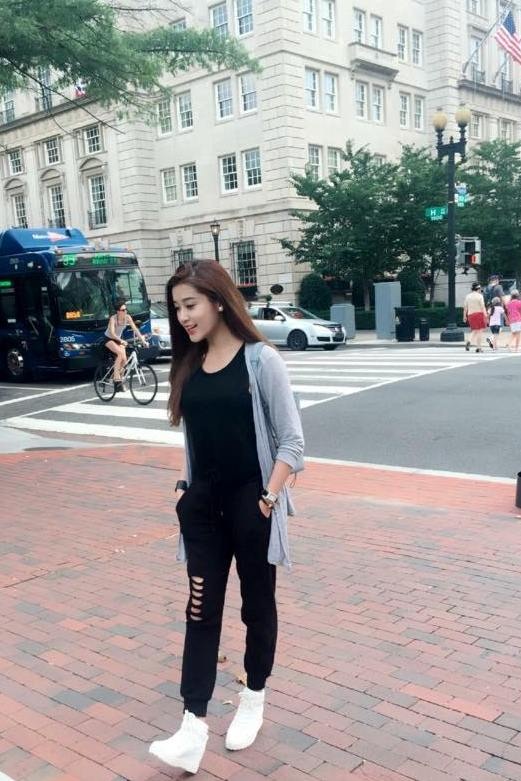Á Hậu Huyền My trẻ trung dạo chơi trên đất Mỹ - 4 Tham quan những di tích văn hóa của nước Mỹ