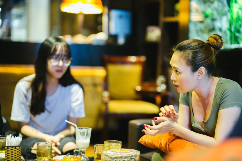 Mỹ Tâm "giải tỏa tâm lý" cho học trò trước vòng liveshow - 4 Sau đó cô sẽ đưa ra những góp ý chuyên môn trong việc chọn bài của học trò.