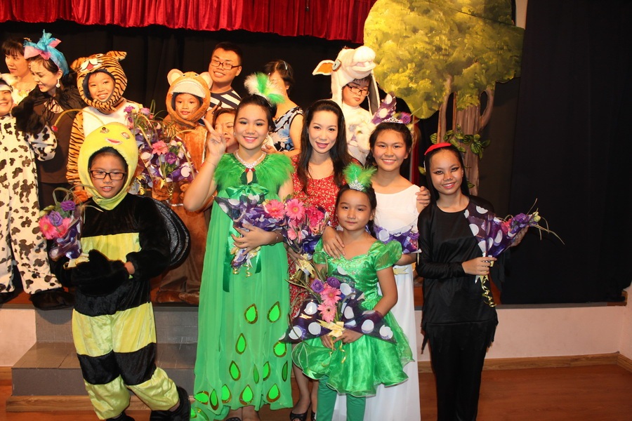 Trịnh Kim Chi bất ngờ xuất hiện với vóc dáng thon gọn chỉ trong 3 tuần sau khi sinh