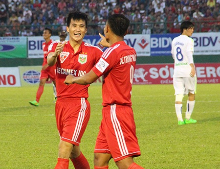B.Bình Dương càng lúc càng cô độc trên ngôi đầu V-League (ảnh: Nguyễn Đình)