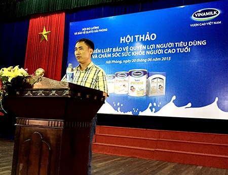 Hơn 1.000 người cao tuổi tìm hiểu Luật bảo vệ người tiêu dùng cùng Vinamilk - 1 Hơn 1.000 người cao tuổi tìm hiểu Luật bảo vệ người tiêu dùng cùng Vinamilk
