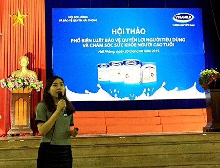 Hơn 1.000 người cao tuổi tìm hiểu Luật bảo vệ người tiêu dùng cùng Vinamilk - 2 Hơn 1.000 người cao tuổi tìm hiểu Luật bảo vệ người tiêu dùng cùng Vinamilk