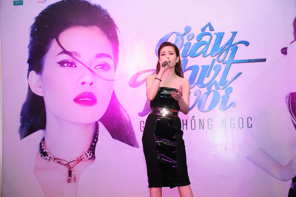 Tại buổi giới thiệu, Giang Hồng Ngọc cũng đã giới thiệu phiên bản ballad của ca khúc 