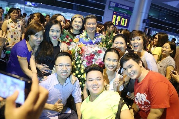 Đàm Vĩnh Hưng - Tôi biết cách che đậy sự yếu đuối của mình - 2 Đàm Vĩnh Hưng thực hiện liên tục các dự án kinh doanh bên cạnh hoạt động nghệ thuật