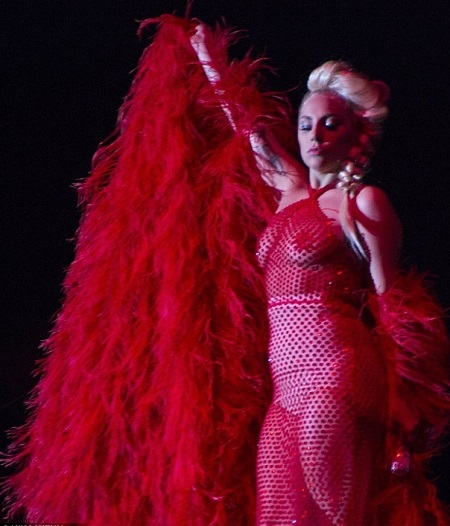 Loạt trang phục biểu diễn hở “bạo” của Lady Gaga - 3 Bộ trang phục “sexy nhất” mà Lady Gaga mặc trong đêm biểu diễn
