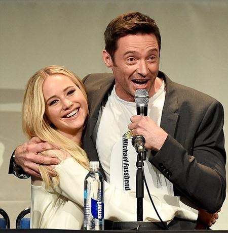 Cái ôm tình cảm của hai ngôi sao đang nổi đình nổi đám