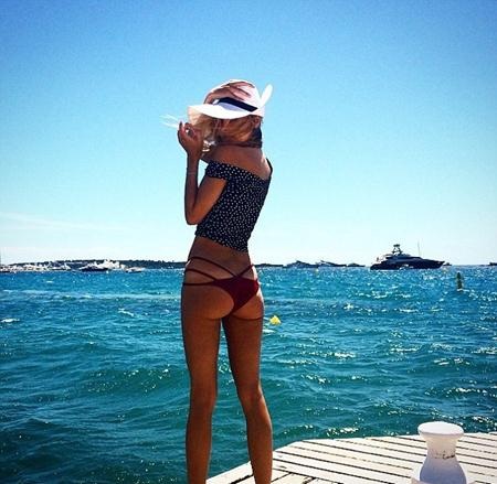 Người đẹp không quên khoe dáng trên mạng xã hội