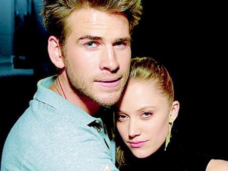 Liam Hemsworth đang hạnh phúc bên “tình mới”