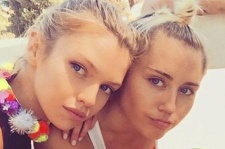 Miley đã dẫn bạn gái về nhà