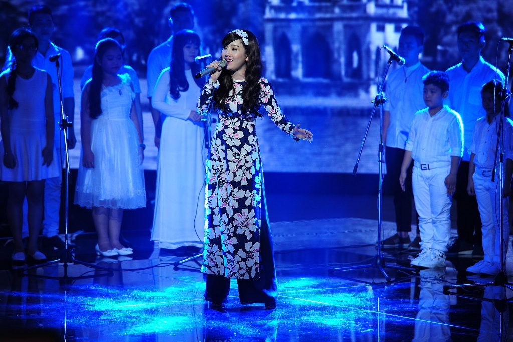 Hạ Vy đội Tuấn Hưng chọn thể hiện