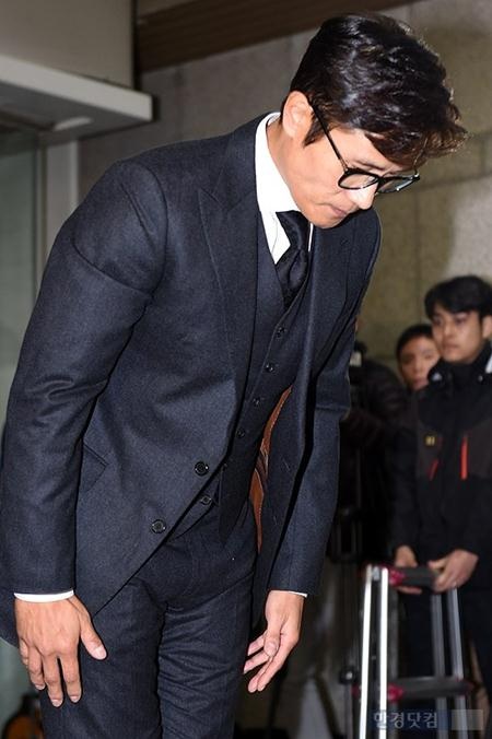 Lee Byung Hun đã phải lên tiếng xin lỗi người hâm mộ