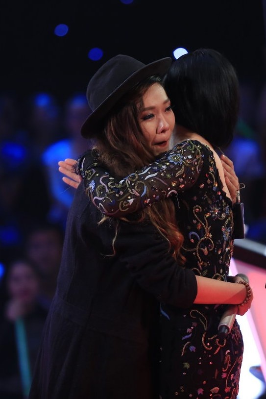 Quỳnh Như và Thu Phương đang khóc vì phải chia tay