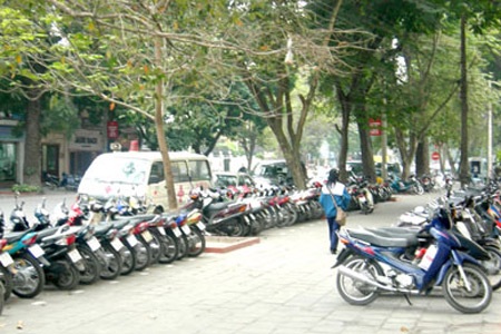 “Tác nhân” xe máy với nếp sống đô thị - 2 “Tác nhân” xe máy với nếp sống đô thị - 2