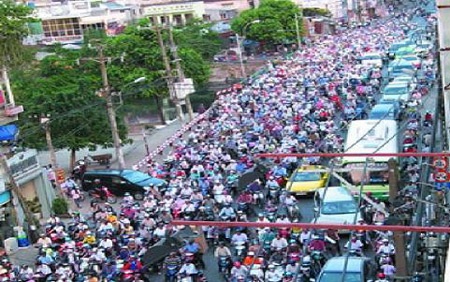 Giao thông đô thị: Trước hết cần biện pháp không gây xáo trộn lớn - 1 Giao thông đô thị: Trước hết cần biện pháp không gây xáo trộn lớn - 1
