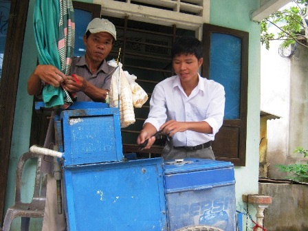 Tiếp sức cho thủ khoa Nguyễn Đắc Hiếu vào đại học - 1 Tiếp sức cho thủ khoa Nguyễn Đắc Hiếu vào đại học - 1