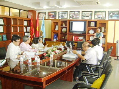 Thiếu đầu máy mạnh kéo đoàn tàu khoa học - 1 Thiếu đầu máy mạnh kéo đoàn tàu khoa học - 1