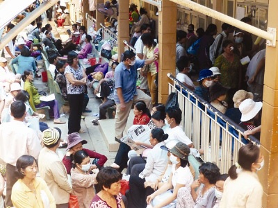 Nghề giáo, nghề y cũng không còn mang tính chuẩn mực… - 1