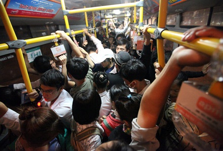 Nạn trộm cắp trên xe buýt – cái gai trong mắt rất nhức nhối! - 1 Nạn trộm cắp trên xe buýt – cái gai trong mắt rất nhức nhối! - 1