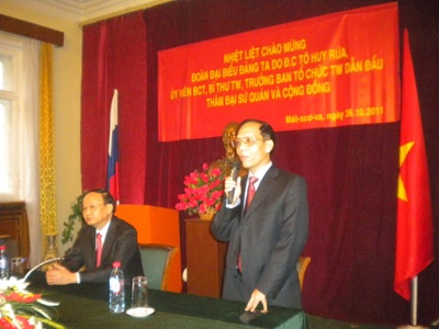 Gặp gỡ giữa đ/c Tô Huy Rứa với Đại sứ quán VN và cộng đồng người Việt tại Nga - 2 Gặp gỡ giữa đ/c Tô Huy Rứa với Đại sứ quán VN và cộng đồng người Việt tại Nga - 2