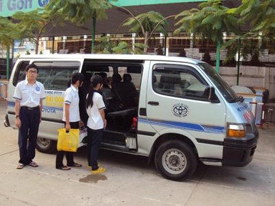 Mỗi trường học cần có xe đưa đón học sinh - 1 Mỗi trường học cần có xe đưa đón học sinh - 1
