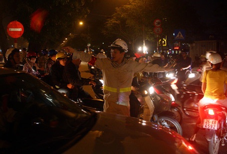 Kỹ sư giao thông vào cuộc tại “điểm nóng” - 1 Kỹ sư giao thông vào cuộc tại “điểm nóng” - 1