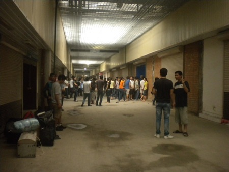 Chuyện tình làng nghĩa xóm và những số phận bấp bênh nơi xa xứ - 1 Chuyện tình làng nghĩa xóm và những số phận bấp bênh nơi xa xứ - 1