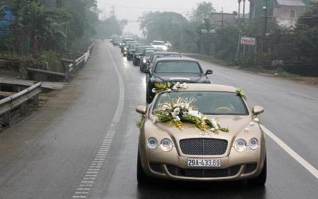 Dàn siêu xe đám cưới ở tỉnh nghèo: Chuyện về nước sơn và gỗ - 1