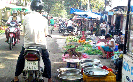 “Điệp khúc” giá cả ngày Tết lại... lên mây - 1 “Điệp khúc” giá cả ngày Tết lại... lên mây - 1