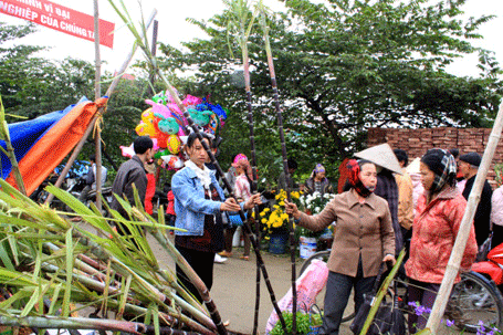 Hương vị Tết và sắc màu Xuân qua phiên chợ cuối  năm - 2