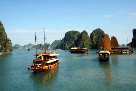 “Thay áo” đội tàu du lịch Hạ Long: Lý giải vẫn chưa thuyết phục - 1 “Thay áo” đội tàu du lịch Hạ Long: Lý giải vẫn chưa thuyết phục - 1