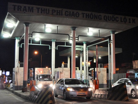 Hỏi xoáy, đáp xoay về... PHÍ!