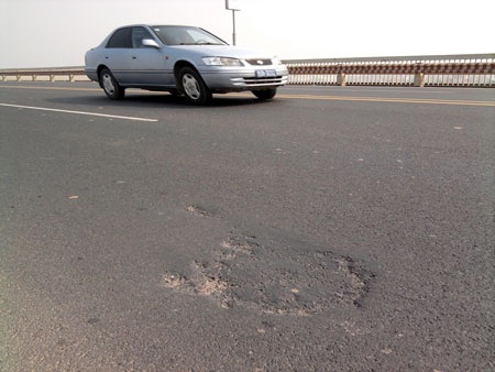 Khổ vì cầu, rầu vì đường