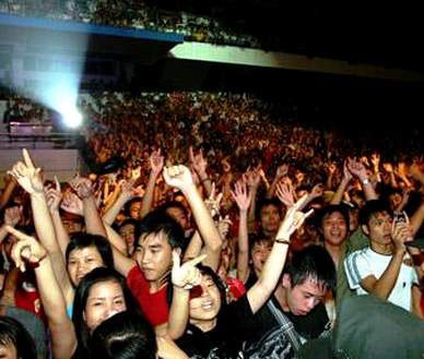 Đừng vội “chụp mũ” fan!