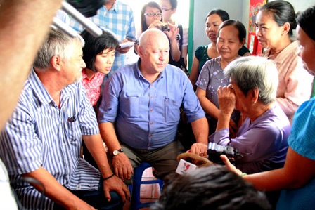 Hành trình ấm tình người của cựu binh Úc Wildeboer