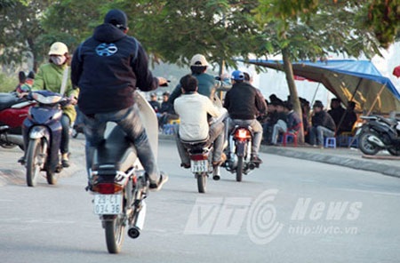 Tịch thu xe đua trái phép để nâng cao trách nhiệm các bên liên quan - 1 Tịch thu xe đua trái phép để nâng cao trách nhiệm các bên liên quan