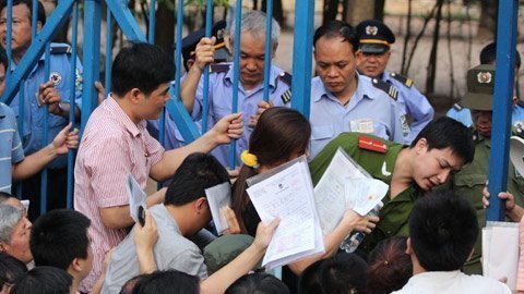 Vì sao TP.HCM không có cảnh 'đạp đổ cổng trường'? - 2 Vì sao TP.HCM không có cảnh 'đạp đổ cổng trường'?