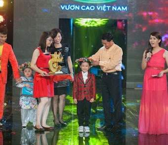 Đồ Rê Mí: "Mít ướt" một bên và "Bánh rán" một bên - 1 Danh hiệu Quán Quân của Đồ Rê Mí 2012 đã có chủ nhân (ảnh: Vĩnh Ngọc)