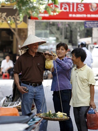 S.O.S đeo bám du khách, Hà Nội vẫn "không vội"... - 2 S.O.S đeo bám du khách, Hà Nội vẫn không vội...
