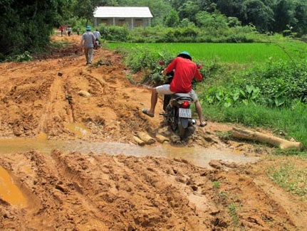 Thủy điện Thác Bà: 50 năm vẫn... lỗi hẹn - 3 Đường vào xã Bảo Ái thì như thế này đây