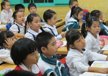 Tiếng nói giáo viên về lạm thu: “Có ở trong chăn mới biết…” - 2 Tất cả vì tương lai con em chúng ta (ảnh minh họa: L.Q.V, nguồn: Lao Động)