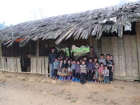 Ngôi trường của 2 thầy giáo cắm bản