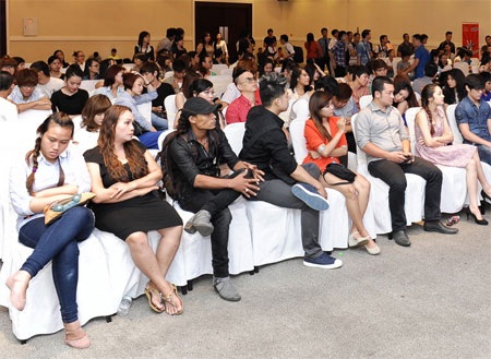 "Hiện trường" ngổn ngang sau "scandal Giọng hát Việt" - 4 Các thí sinh Giọng hát Việt ủng hộ nữ Giám đốc âm nhạc