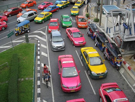 Sặc sỡ sắc màu taxi Bangkok (ảnh: roujakthai.blogspot.com)