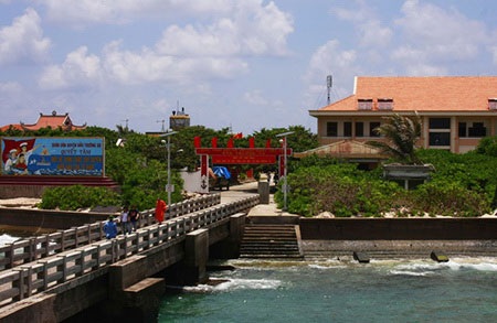 Buổi chiều bình yên trên huyện đảo Trường Sa (ảnh: Tân Hải, nguồn: Lao Động)